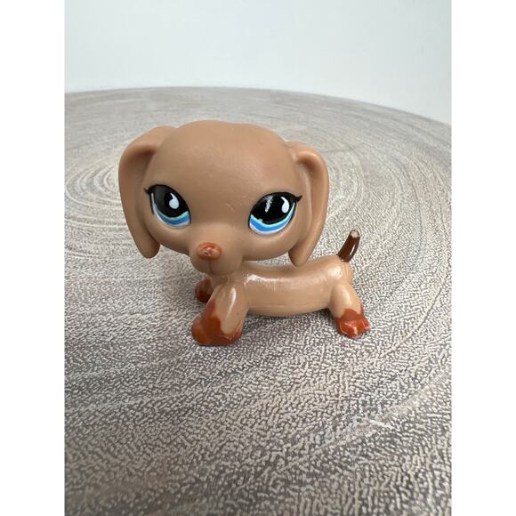 Littlest Pet Shop RARE #518 Dachshund Dog Brown Blue Eyes Tear Drop LPS *Read - Picture 1 of 6